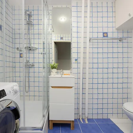 Apartment Bright Close To Old Town And Metro By Renters *