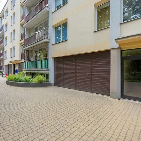 Bright Close To Old Town And Metro By Renters *