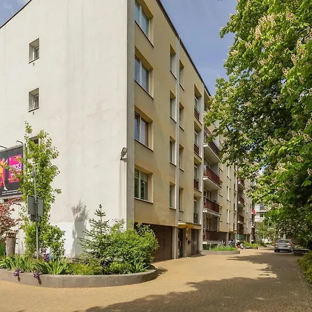 Apartment Bright Close To Old Town And Metro By Renters