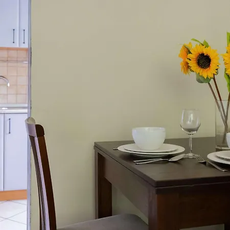 Old Town Next To Metro By Renters Apartamento