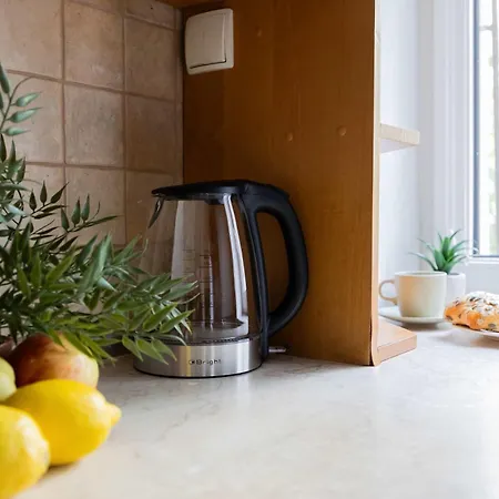 Old Town Next To Metro By Renters Apartament *