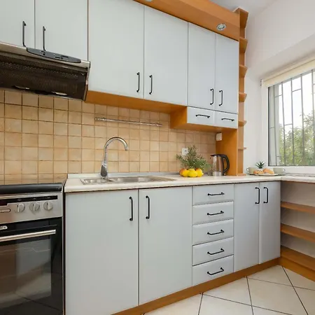 Old Town Next To Metro By Renters